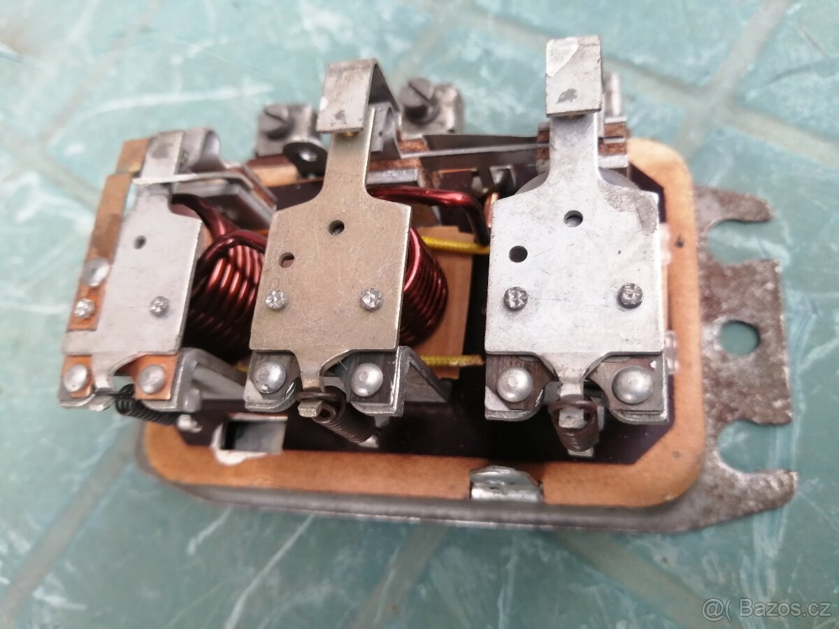 Relé 12 v