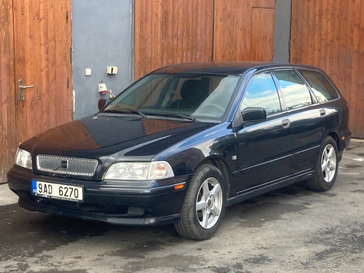 VOLVO V40 1,8i tažné, alu kola