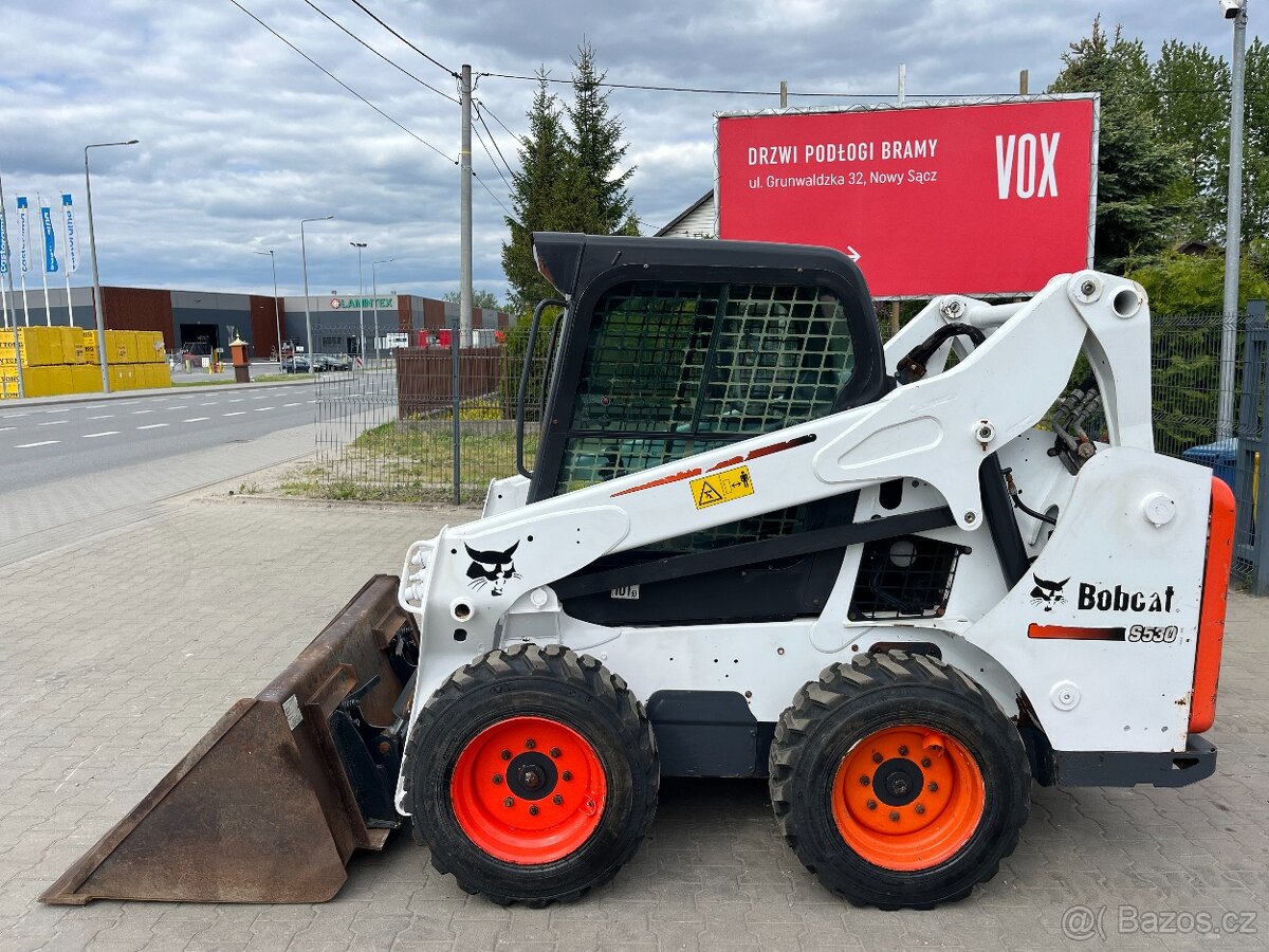 Nakladač smykovy Bobcat S530, nové pneumatiky UNC, CAT,