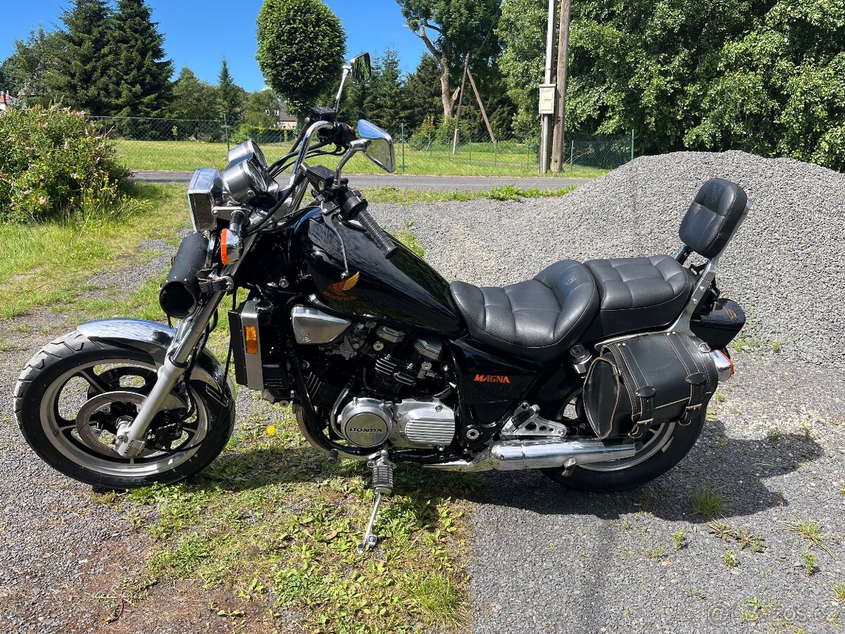 Honda VF 700 Magna