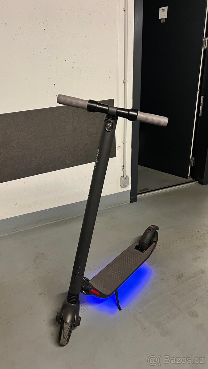 Elektrická koloběžka Ninebot by Segway Kickscooter ES2