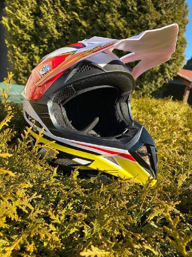 PŘILBA CROSS ZED YL 51/52 cm ČERVENÁ