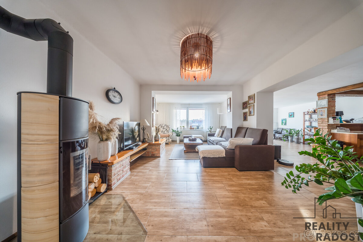 Prodej rodinný dům 6+1 s krásnou zahradou v Mutěnicích, RD 6