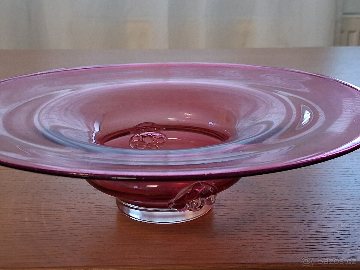 Mísy z hutního skla
