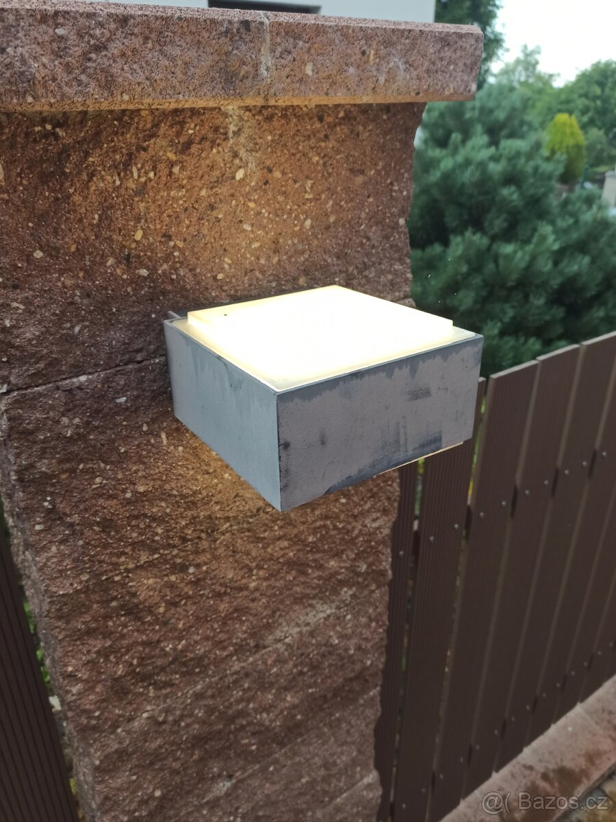 Venkovní světla na zeď