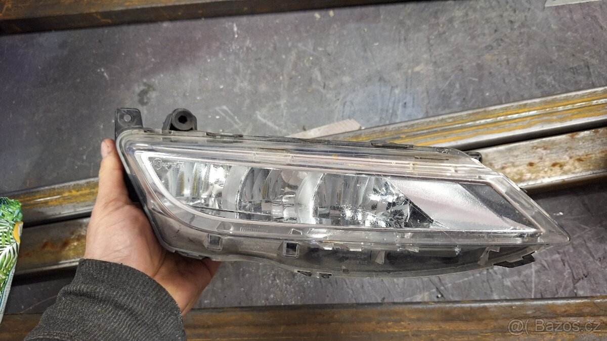 Seat leon mlhovka prava