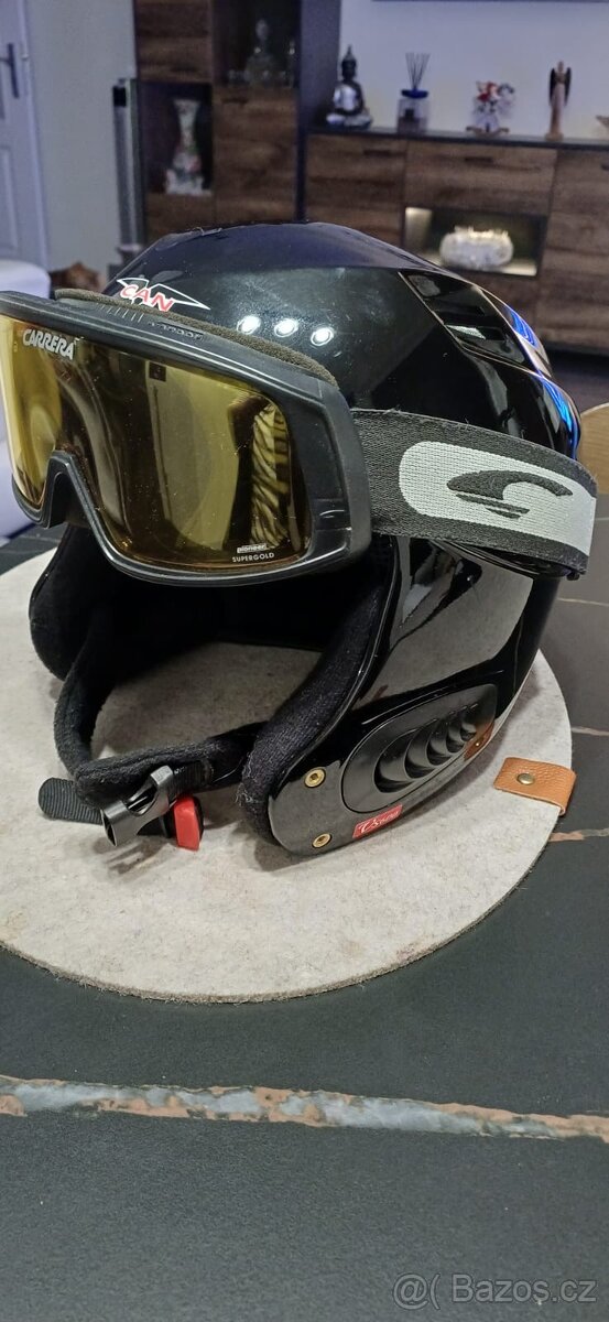 Lyžařská helma zn. CAN plus brýle Carrera