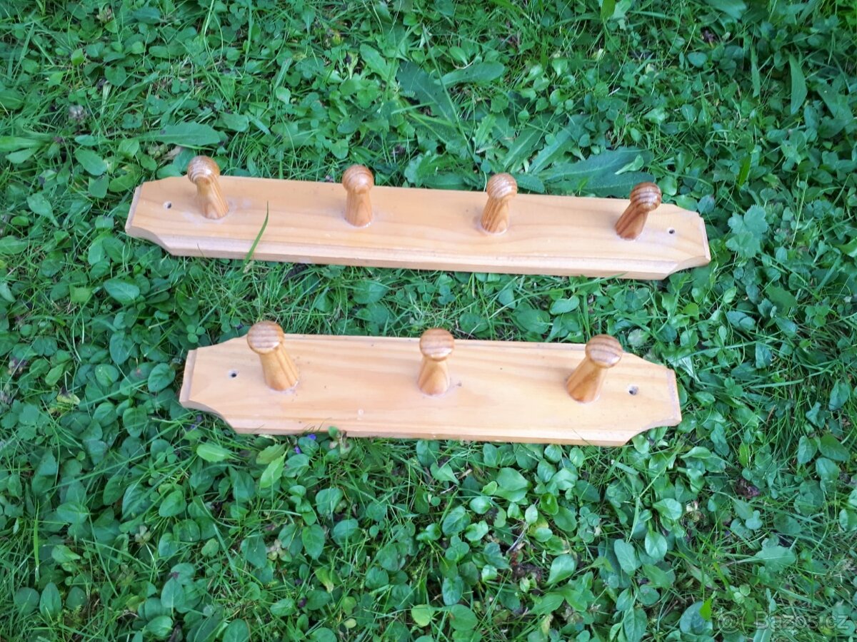 Věšáková lišta masiv