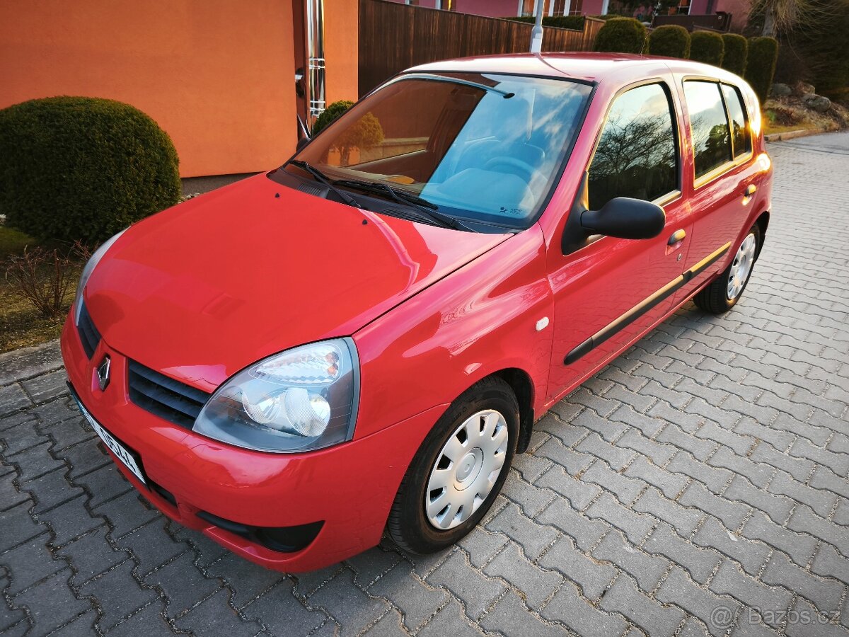 Renault Clio 1.2i. Najeto jen 47 000km Nová STK