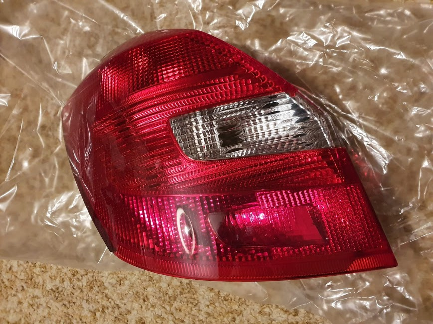 LEVÉ ZADNÍ světlo Škoda FABIA II (HB / combi)- možno i PRAVÉ