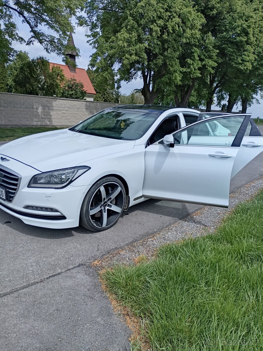Hyundai Genesis 3.8.rok 2015 bílá perleť