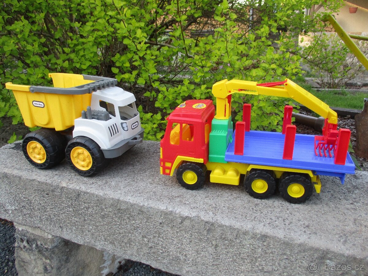 2x PLASTOVÉ AUTÍČKO - NÁKL. LITTLE TIKES a LESOVŮZ CAVALLINO