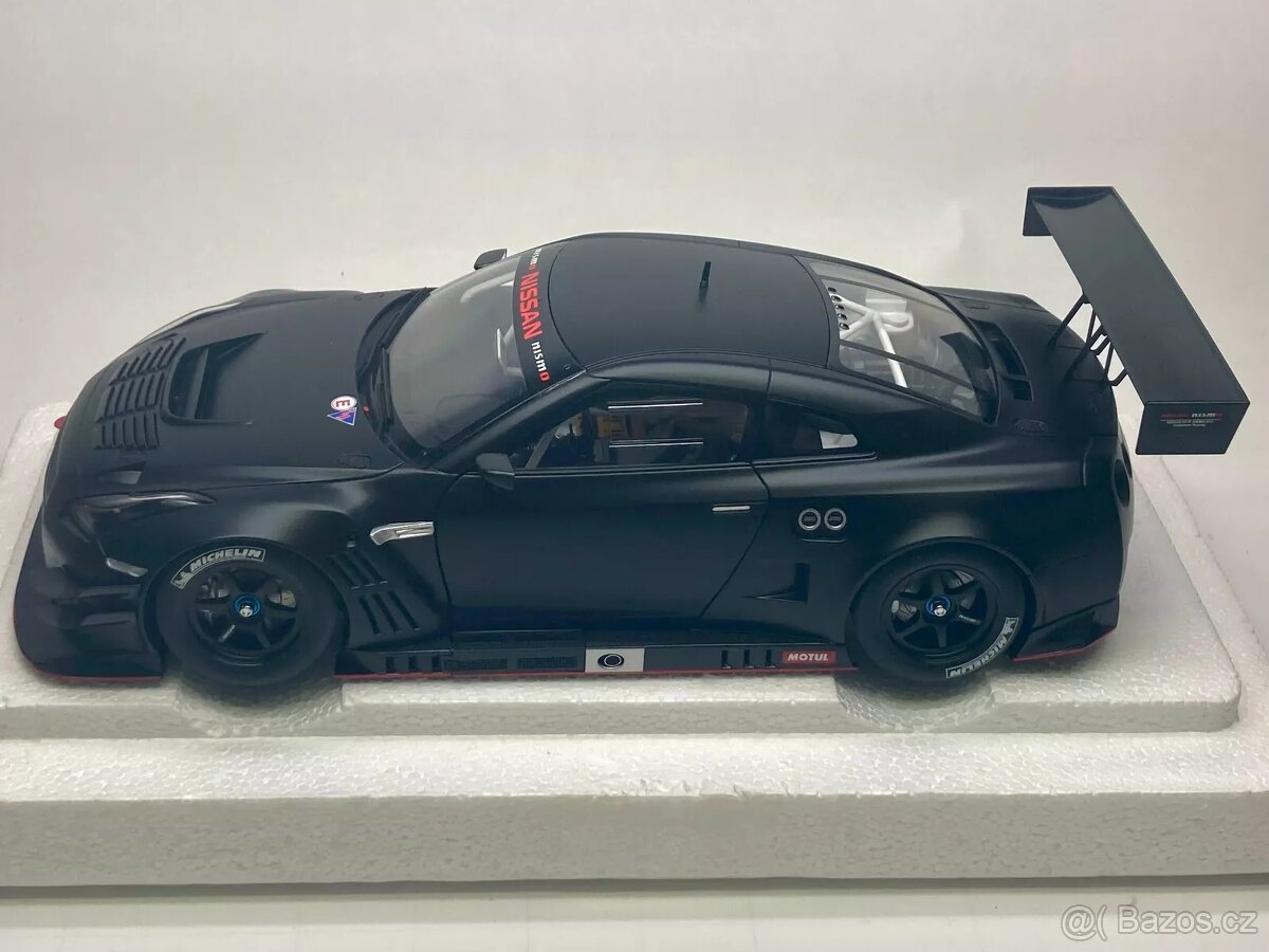 AUTOART 1:18 NISSAN