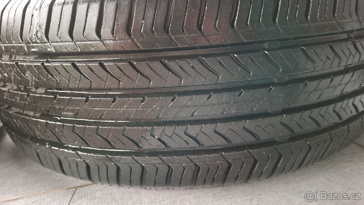 215/55 R17 94V