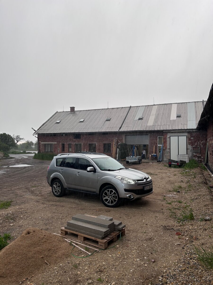 Citroen C-crosser 2.2 hdi 4x4, 7 míst