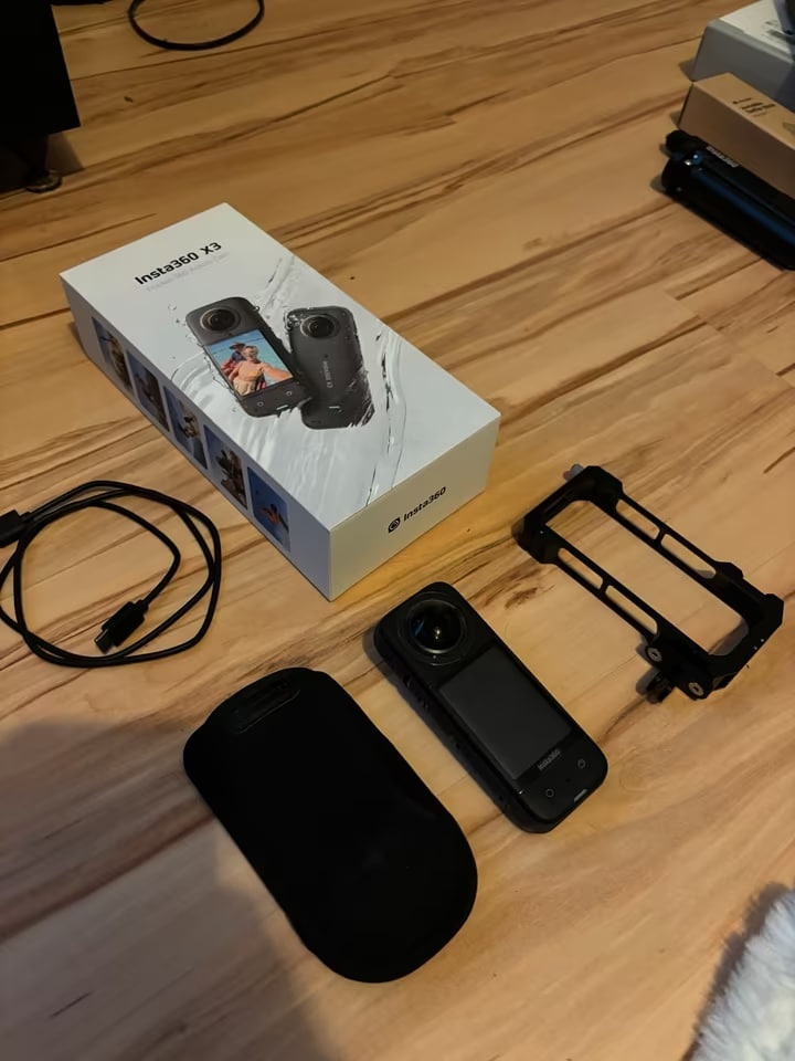 Insta360 X3 s příslušenstvím