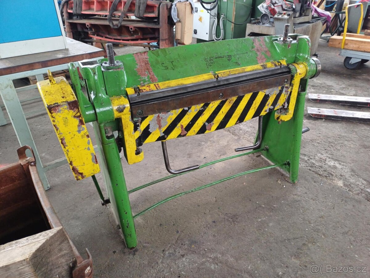 Prodám litinovou ohýbačku na plech xo 1000/2 mm.