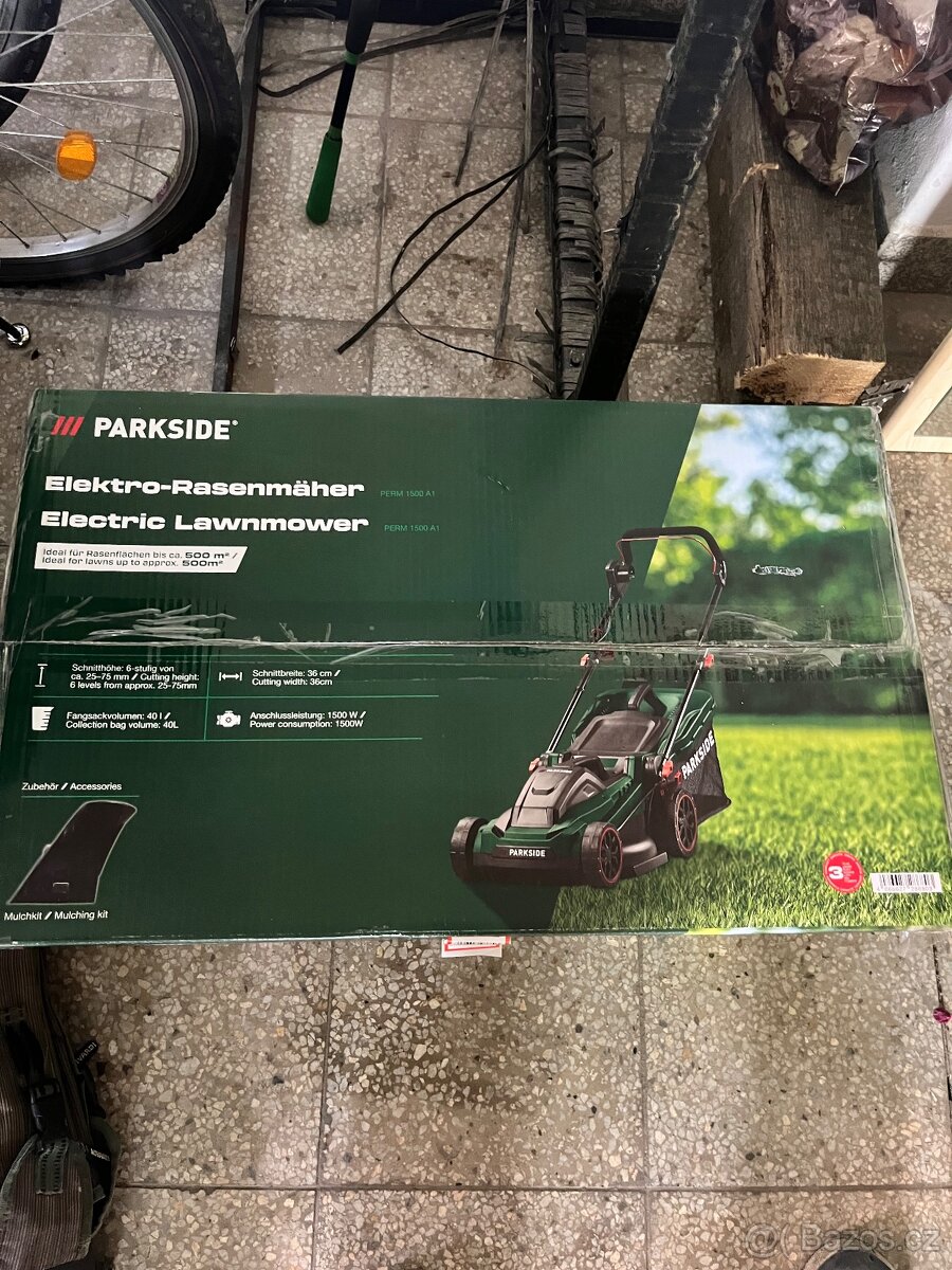 Sekačka na trávu Parkside.