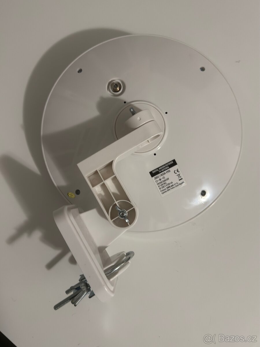 anténě EMOS Moon V900