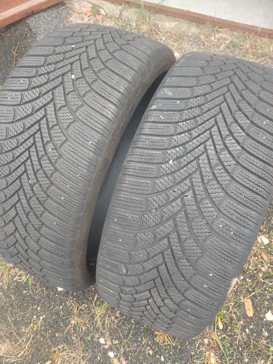 Bridgestone Blizzak 225/40 R19