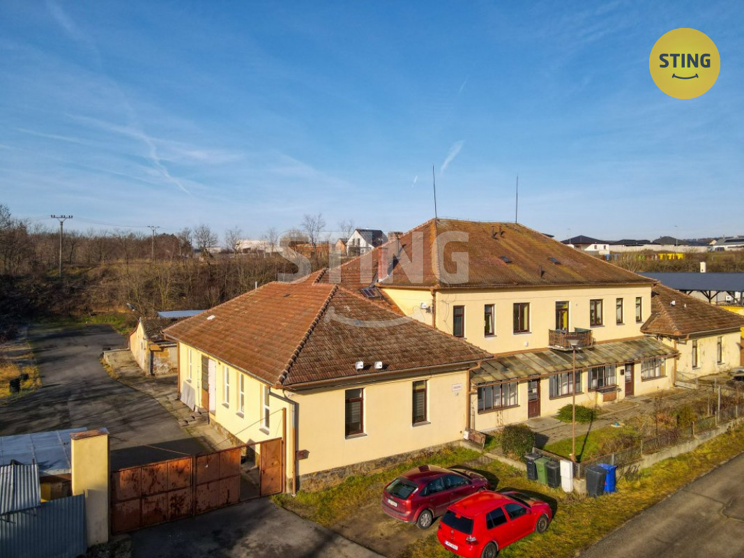 PRODEJ PRŮMYSLOVÉHO AREÁLU A NÁJEMNÍHO DOMU S OSMI , 131578