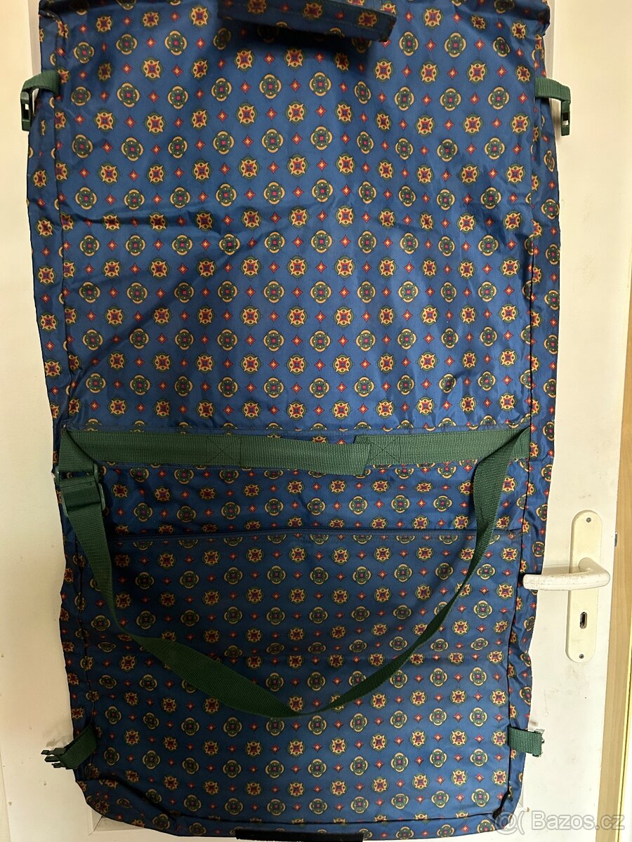 cestovní vák na oblečení