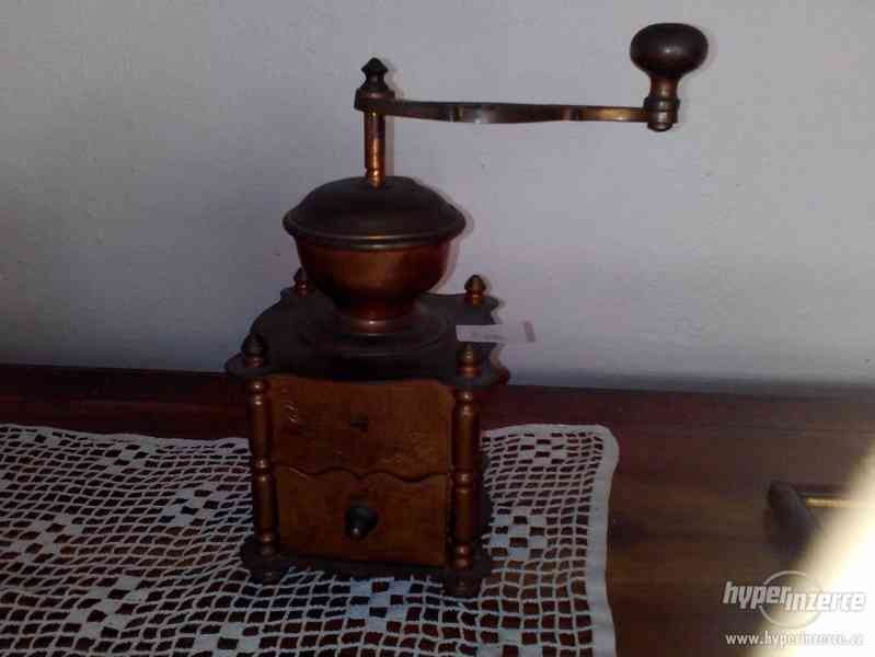 krásný mosazný mlýnek