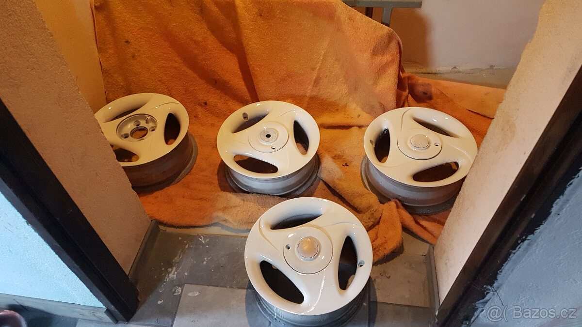Alu Borbet R14, 6J, 4x100 + letní pneu 185/60 Point S