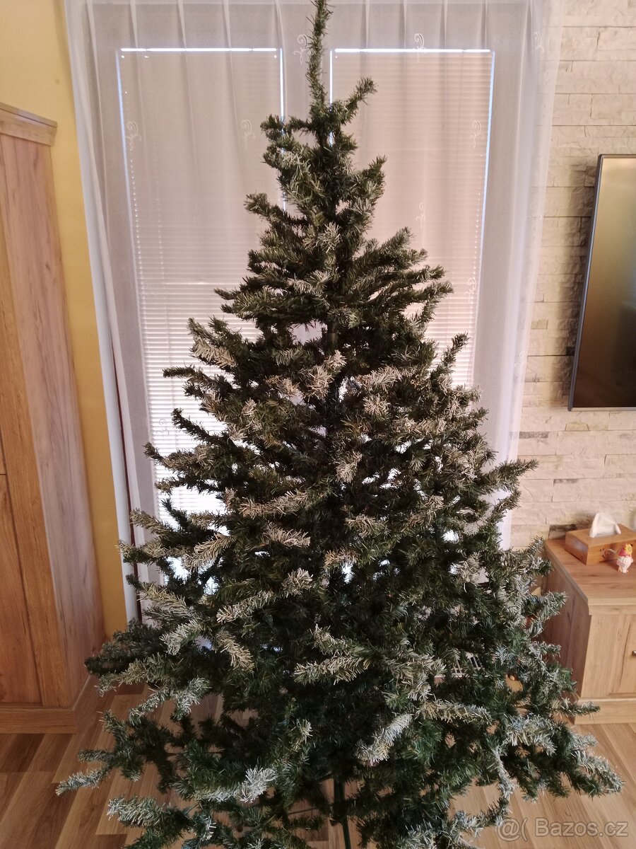 Vánoční stromeček umělý
