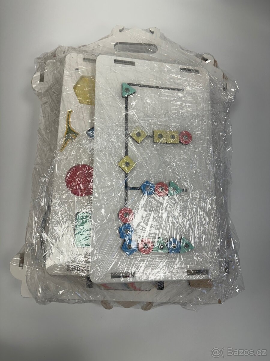 Activity board domeček