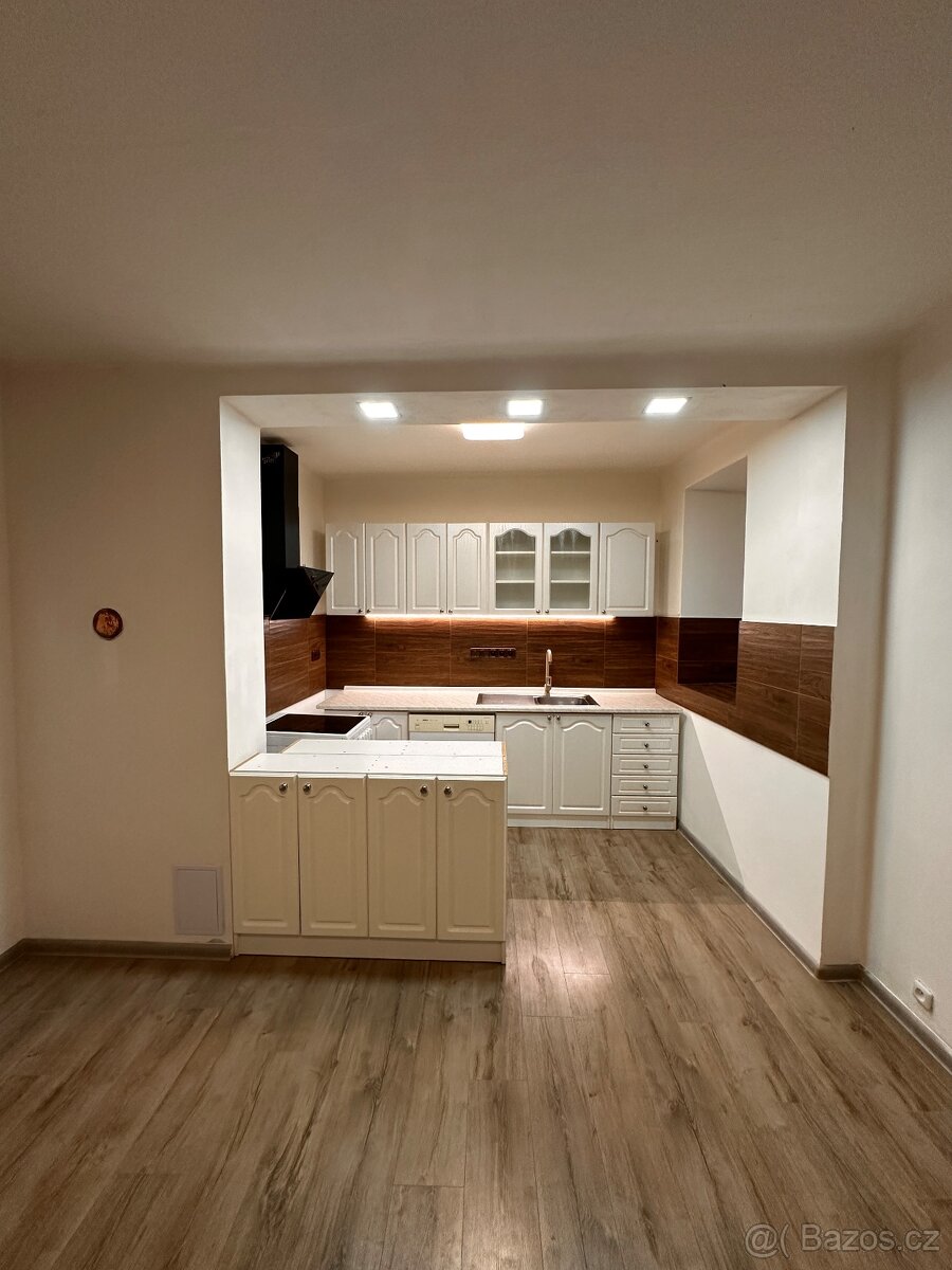 Pronájem bytu 2+kk, 52 m², prostorná garáž, Bystré u Poličky