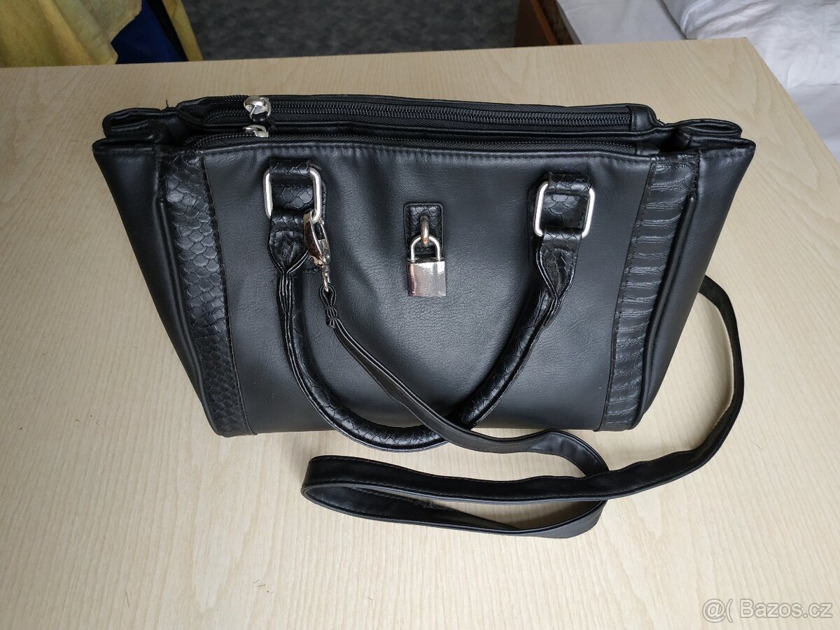 Černá elegantní kabelka – více přihrádek, praktická do práce