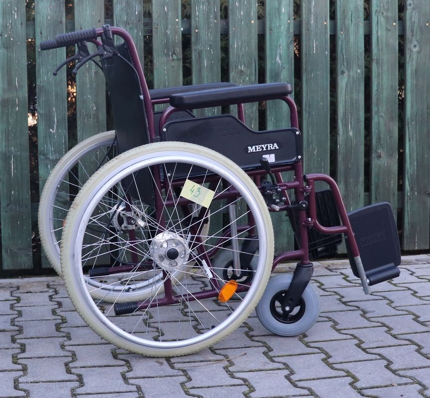 043-Mechanický invalidní vozík Meyra.