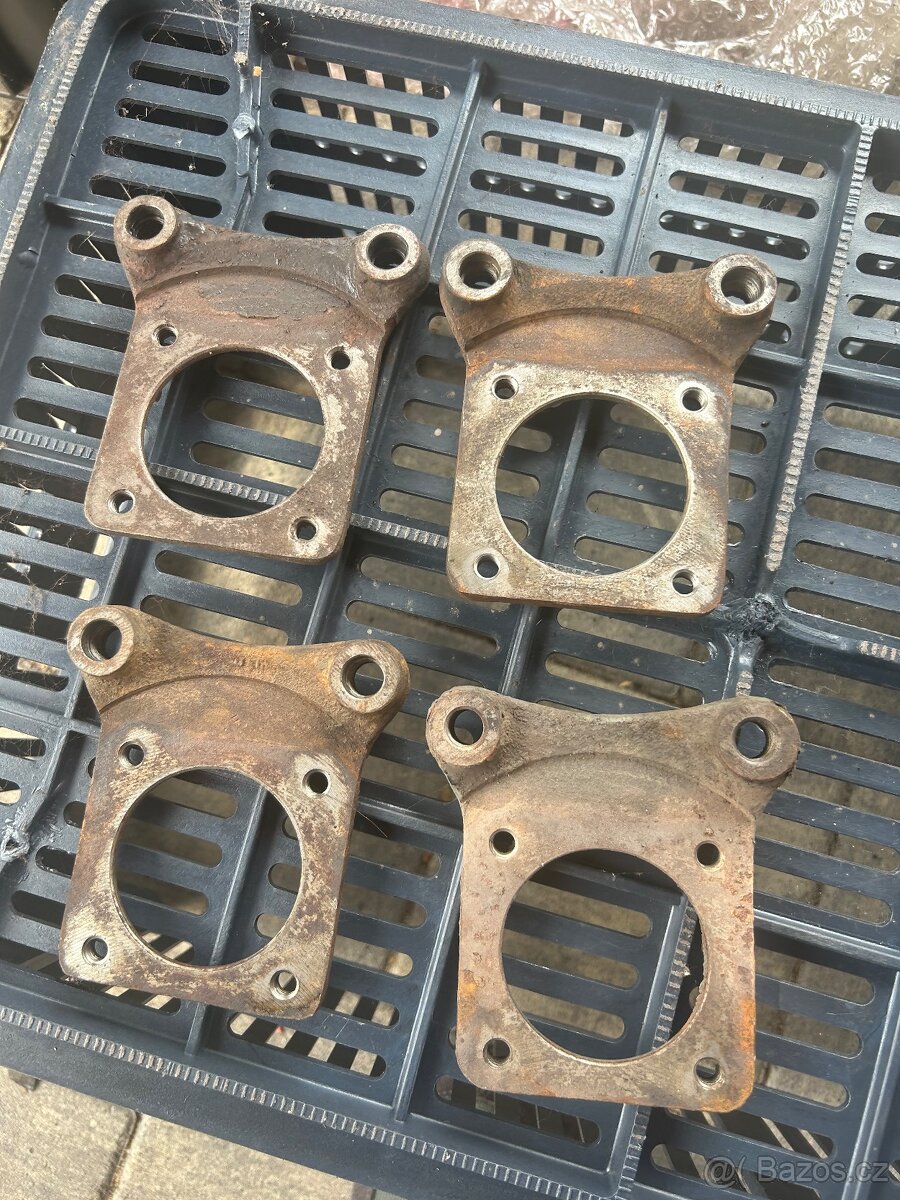 Škoda 110r/110ls/100 - držáky třmenů