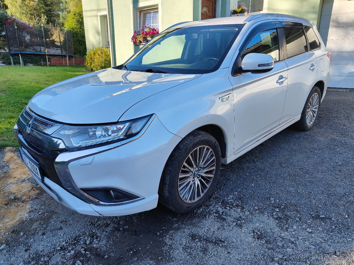 Prodám Mitsubishi Outlander 2,4 PHEV, rok 2020, - DPH