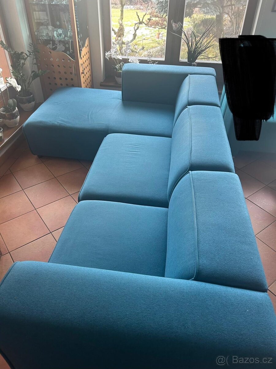 Modrá sedací souprava