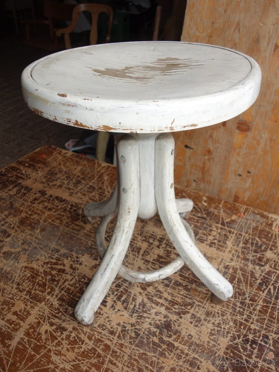 Stolička, sedátko ke klavíru