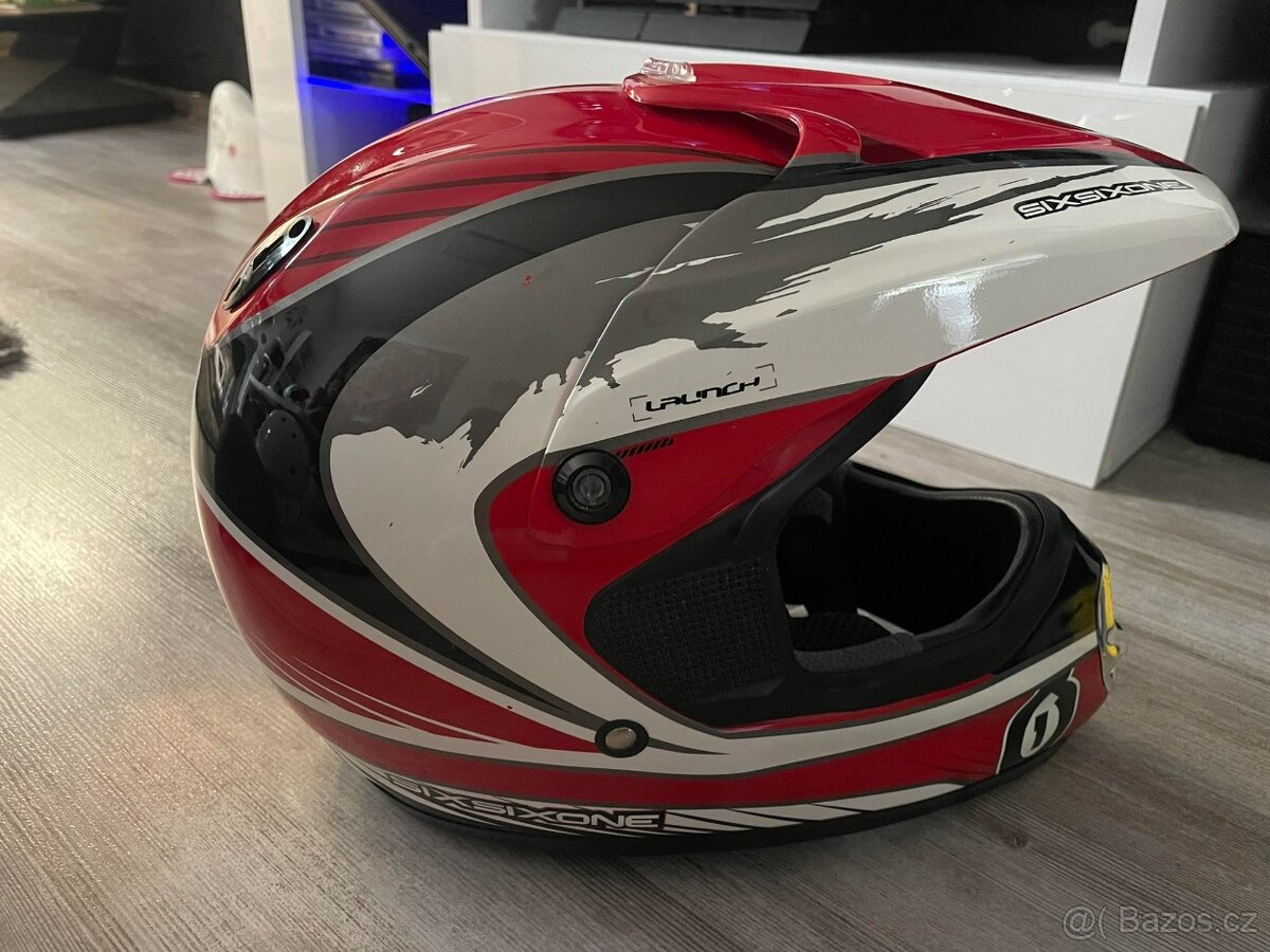 Motocrossová/enduro helma