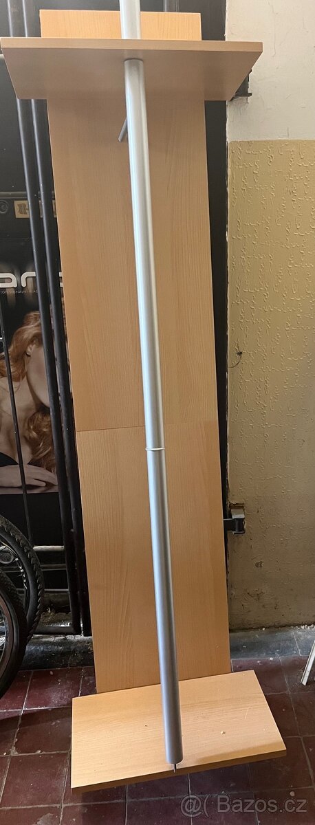 nástěnný věšák