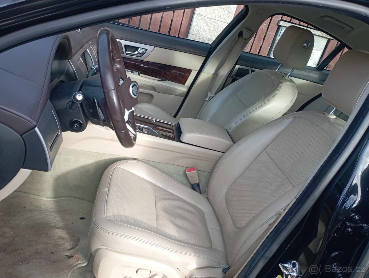 Jaguár XF XF I (X250) kompletní interiér