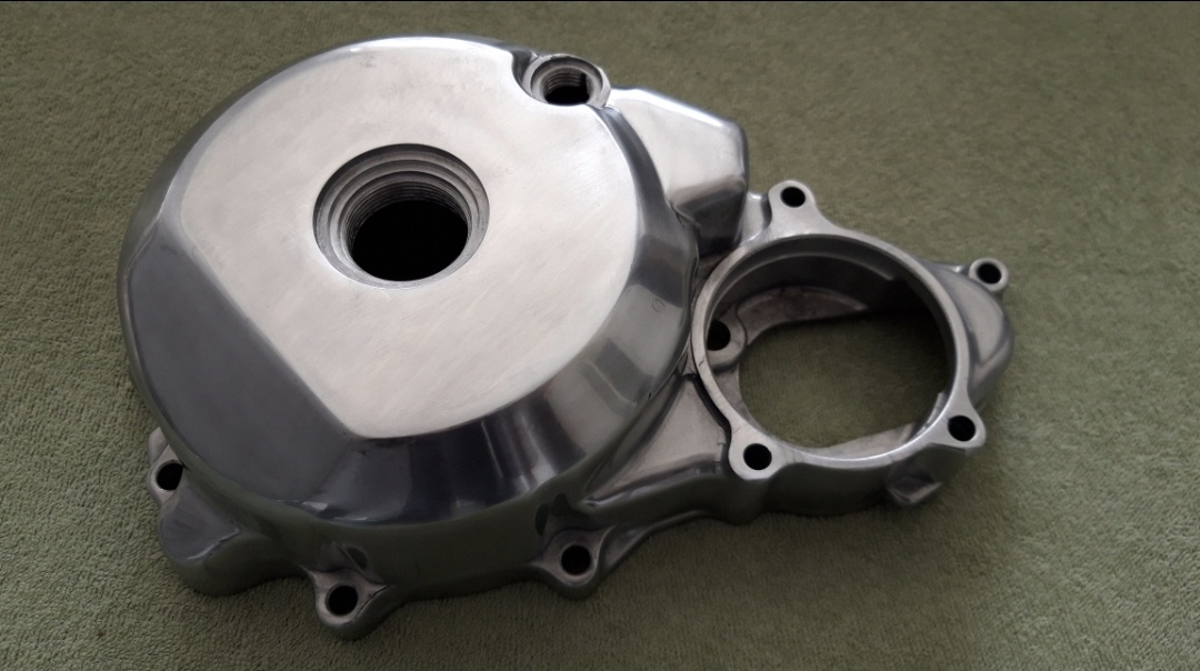 Nové levé motorové víko na moto Honda CB1300 (11321-MAZ-020)