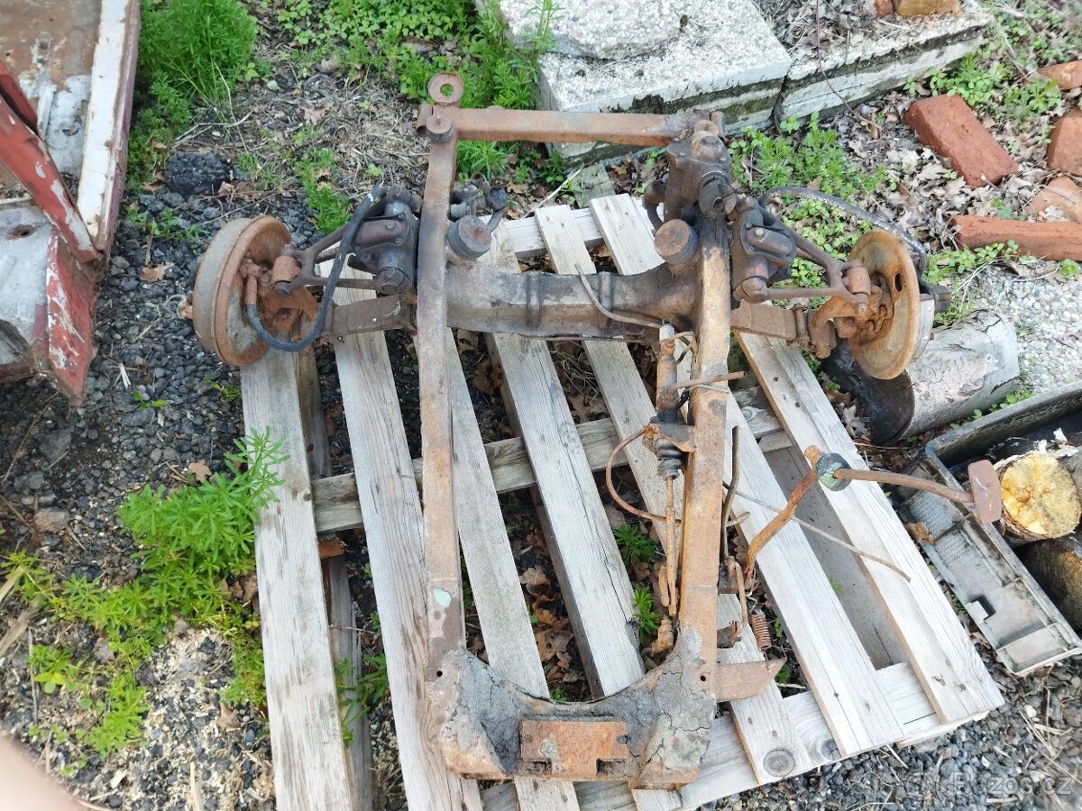 Škoda 440 pravostranné řízení