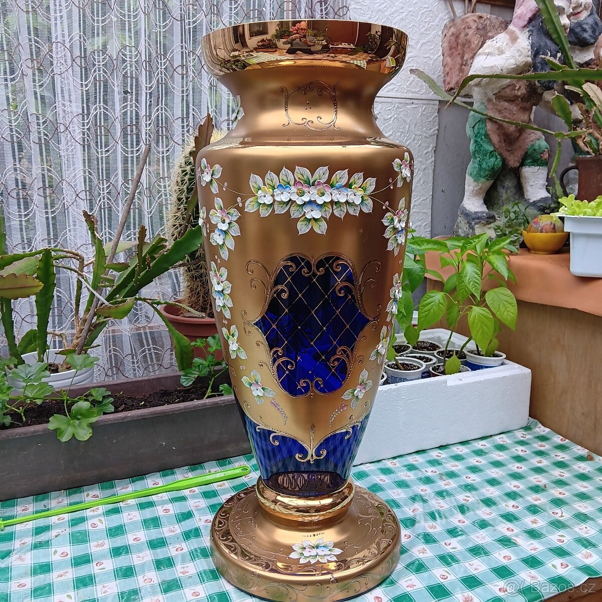 Vázy z Novoborského skla.