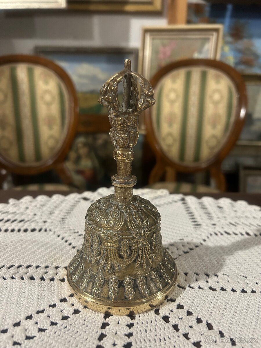 Starožitný tibetský rituální zvonek se zdobením