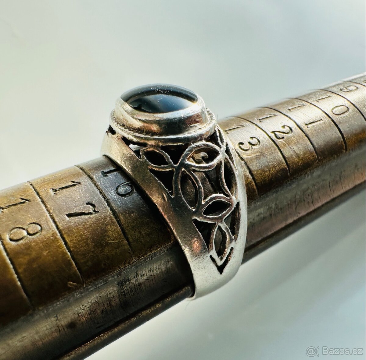 Starý stříbrný prsten onyx