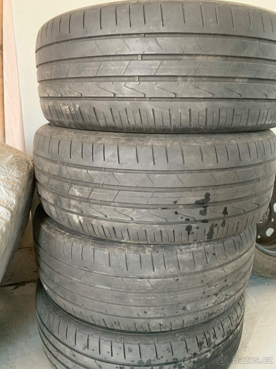 Letní pneu 215/55r17