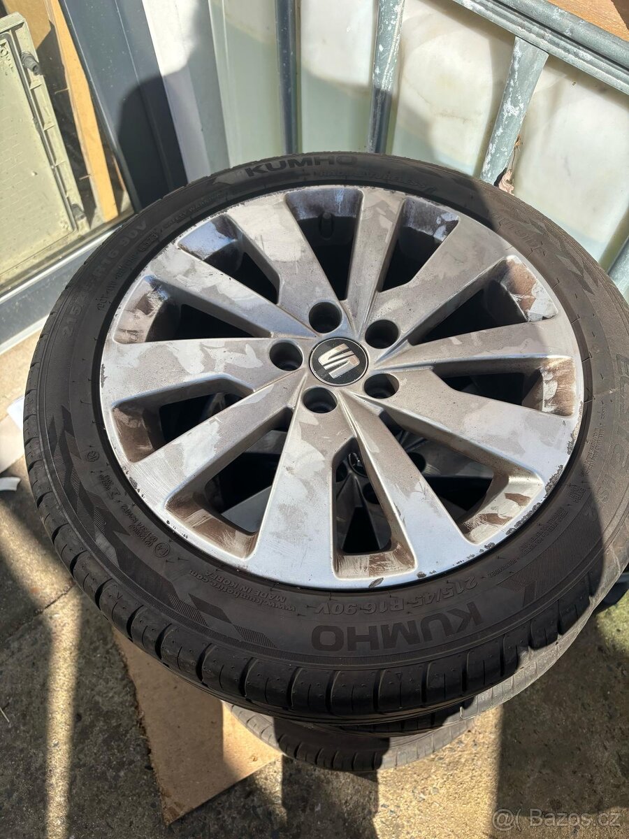 Letní kola Seat 5x112 s pneu 215/35 R16 Kumho