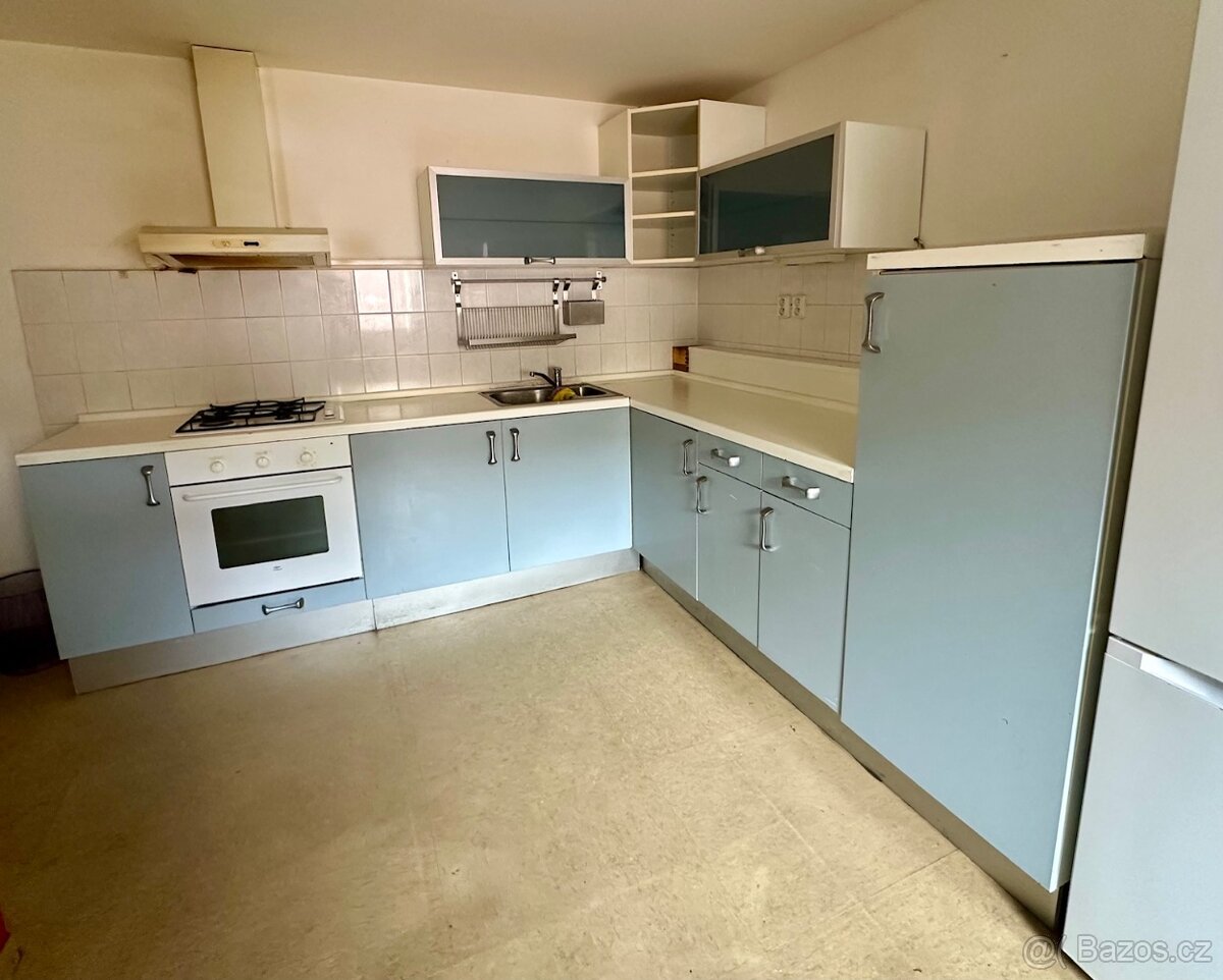 Kuchyňská linka IKEA kompletní, délka 4,4 m, 7.000,- Kč