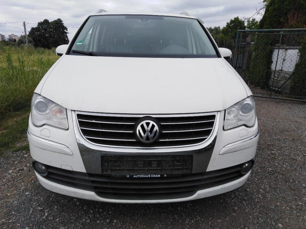 VW TOURAN 2.0TDi NAFTA 125 KW = 7. MÍSTNEJ, RV 2009 ZA 59,,