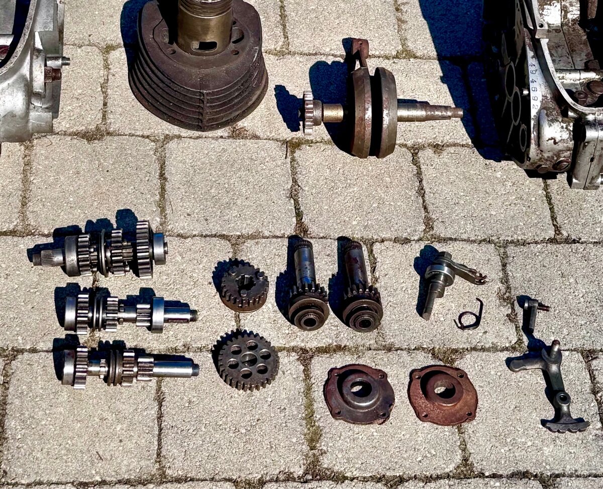 Jawa ČZ kývačka půlbuben, ČZ - díly motoru